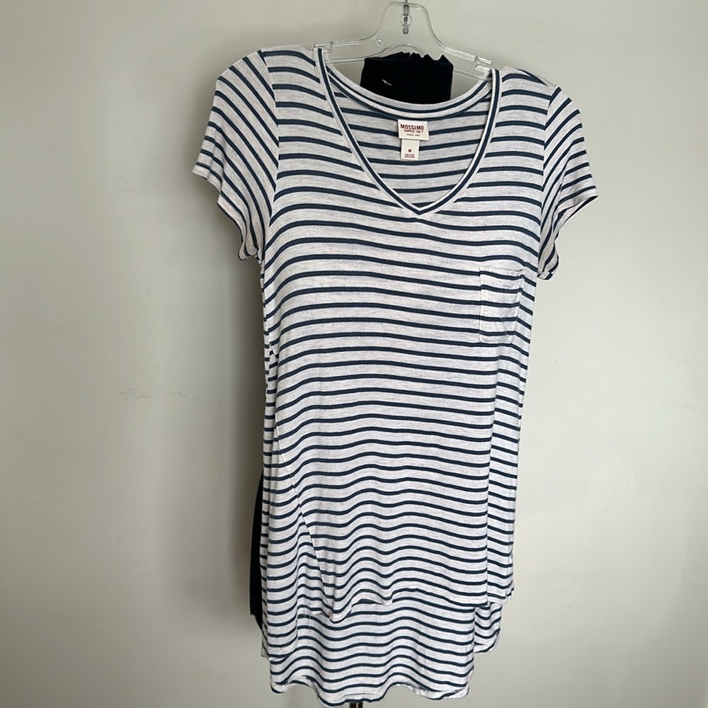 MOSSIMO supply company, size medium, short sleeve shirt, comfy short sleeve
